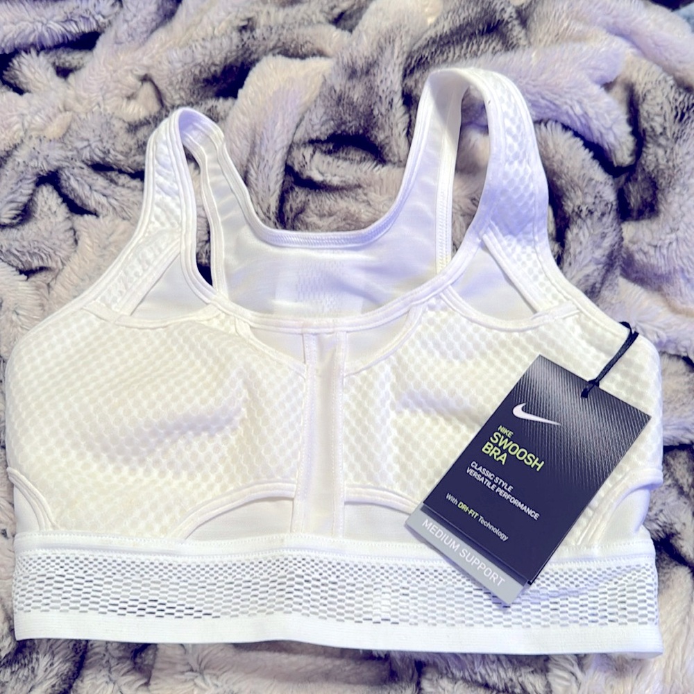 Nike Swoosh Bra